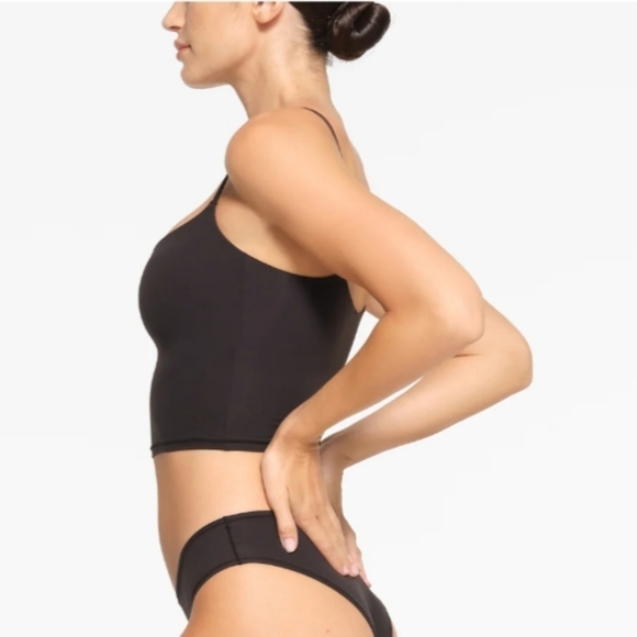Skims Fits Everybody Cropped Cami NWT Sz L in Onyx - Picture 4 of 5
